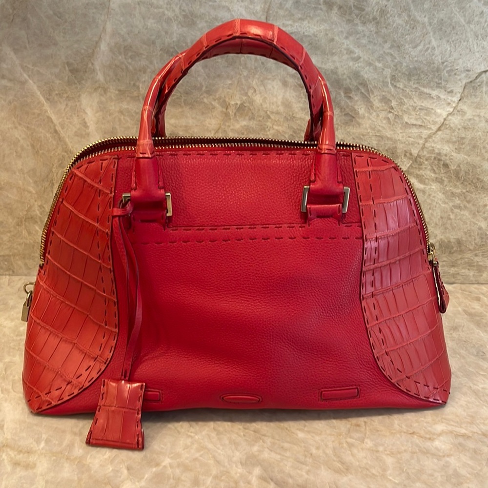 Vintage jewelry Avenue handbag! Gorgeous pink/ red leather.